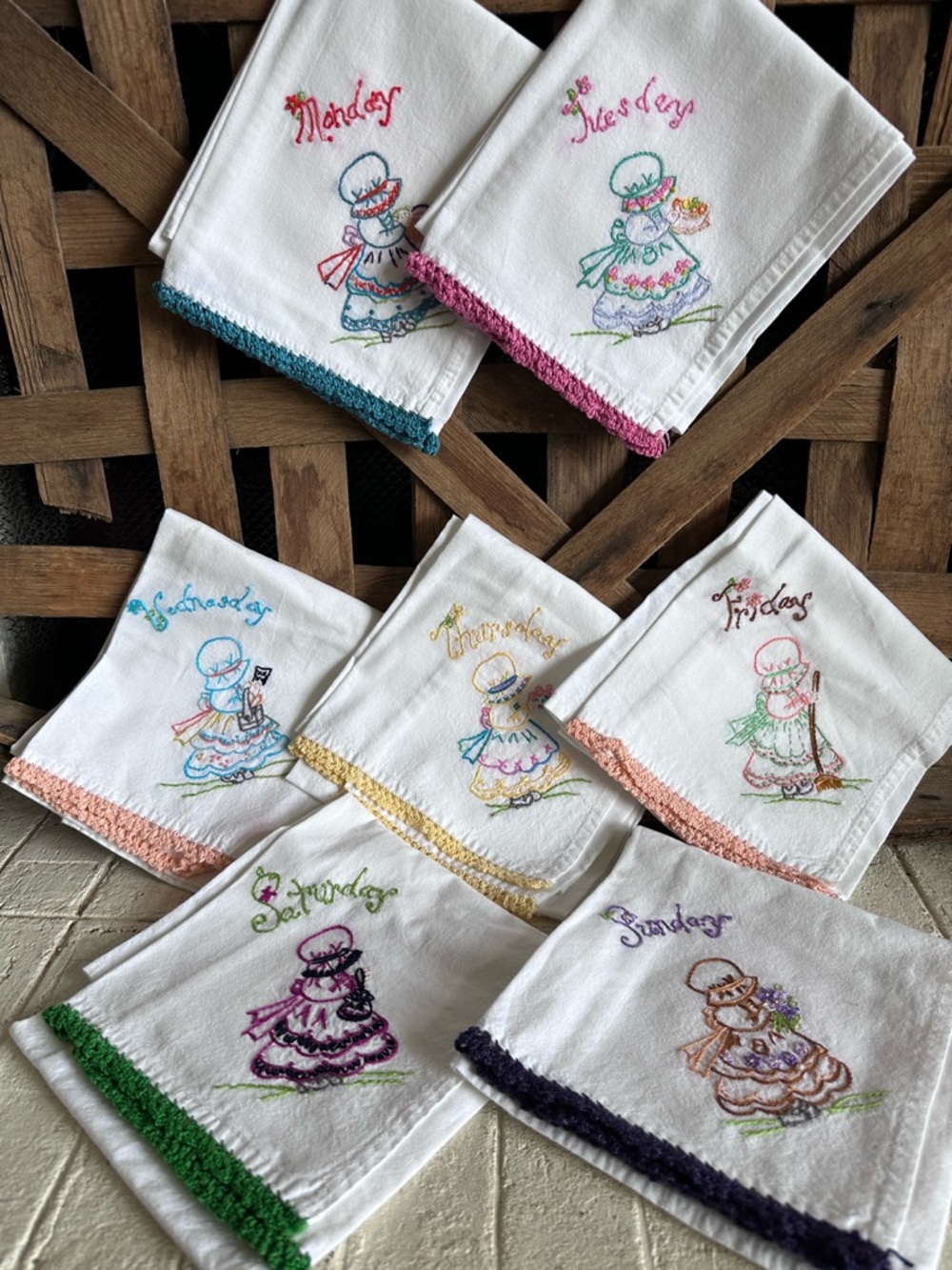 Embroidered napkins day of the week (50)